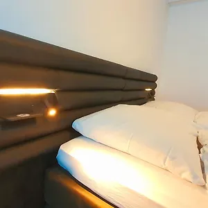 helles-zimmer-mit-kingsize-bett.frankfurtammainhotels.com/