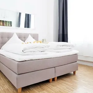sc-1-cozy-family-business-flair-welcomes-you-rockchair.find-berlin-hotels.com/