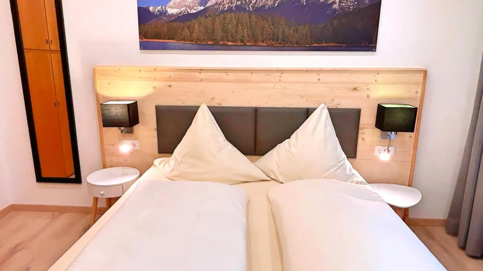 Pension Bavaria Mittenwald 3*,